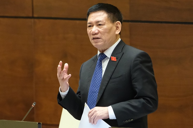 “Nóng” chất vấn Bộ trưởng Hồ Đức Phớc về những chiêu trò thao túng chứng khoán “Nóng” chất vấn Bộ trưởng Hồ Đức Phớc về những chiêu trò thao túng chứng khoán