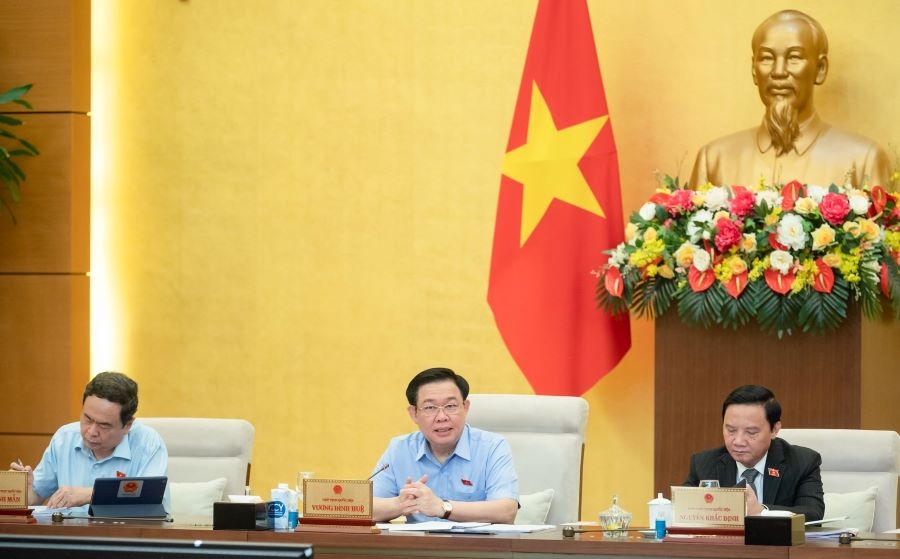 Hoàn thành cho ý kiến các dự án luật, dự thảo nghị quyết để trình Quốc hội thông qua