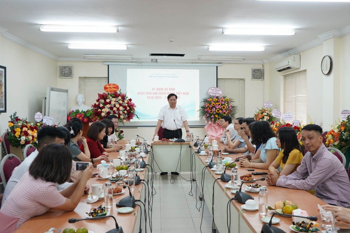 Tạp chí Kinh tế và Dự báo truyền thông đa dạng về các chủ trương lớn, nhiệm vụ chính trị của Bộ Kế hoạch và Đầu tư đến người dân, doanh nghiệp Tạp chí Kinh tế và Dự báo truyền thông đa dạng về các chủ trương lớn, nhiệm vụ chính trị của Bộ Kế hoạch và Đầu tư đến người dân, doanh nghiệp