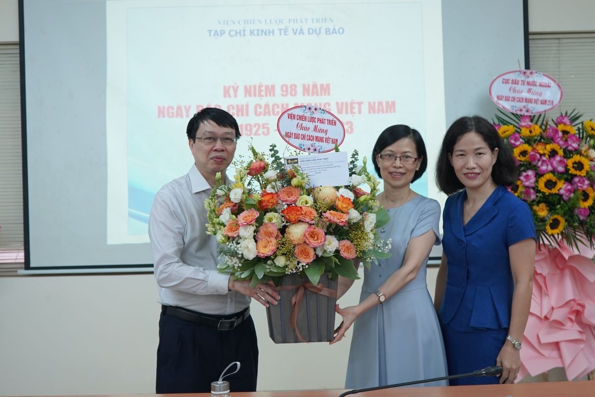 Tạp chí Kinh tế và Dự báo truyền thông đa dạng về các chủ trương lớn, nhiệm vụ chính trị của Bộ Kế hoạch và Đầu tư đến người dân, doanh nghiệp Tạp chí Kinh tế và Dự báo truyền thông đa dạng về các chủ trương lớn, nhiệm vụ chính trị của Bộ Kế hoạch và Đầu tư đến người dân, doanh nghiệp