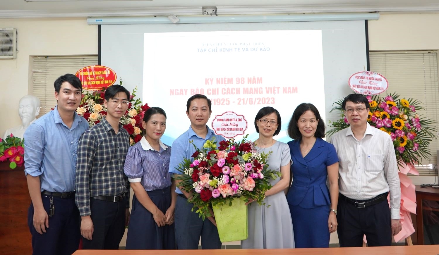 Tạp chí Kinh tế và Dự báo truyền thông đa dạng về các chủ trương lớn, nhiệm vụ chính trị của Bộ Kế hoạch và Đầu tư đến người dân, doanh nghiệp Tạp chí Kinh tế và Dự báo truyền thông đa dạng về các chủ trương lớn, nhiệm vụ chính trị của Bộ Kế hoạch và Đầu tư đến người dân, doanh nghiệp