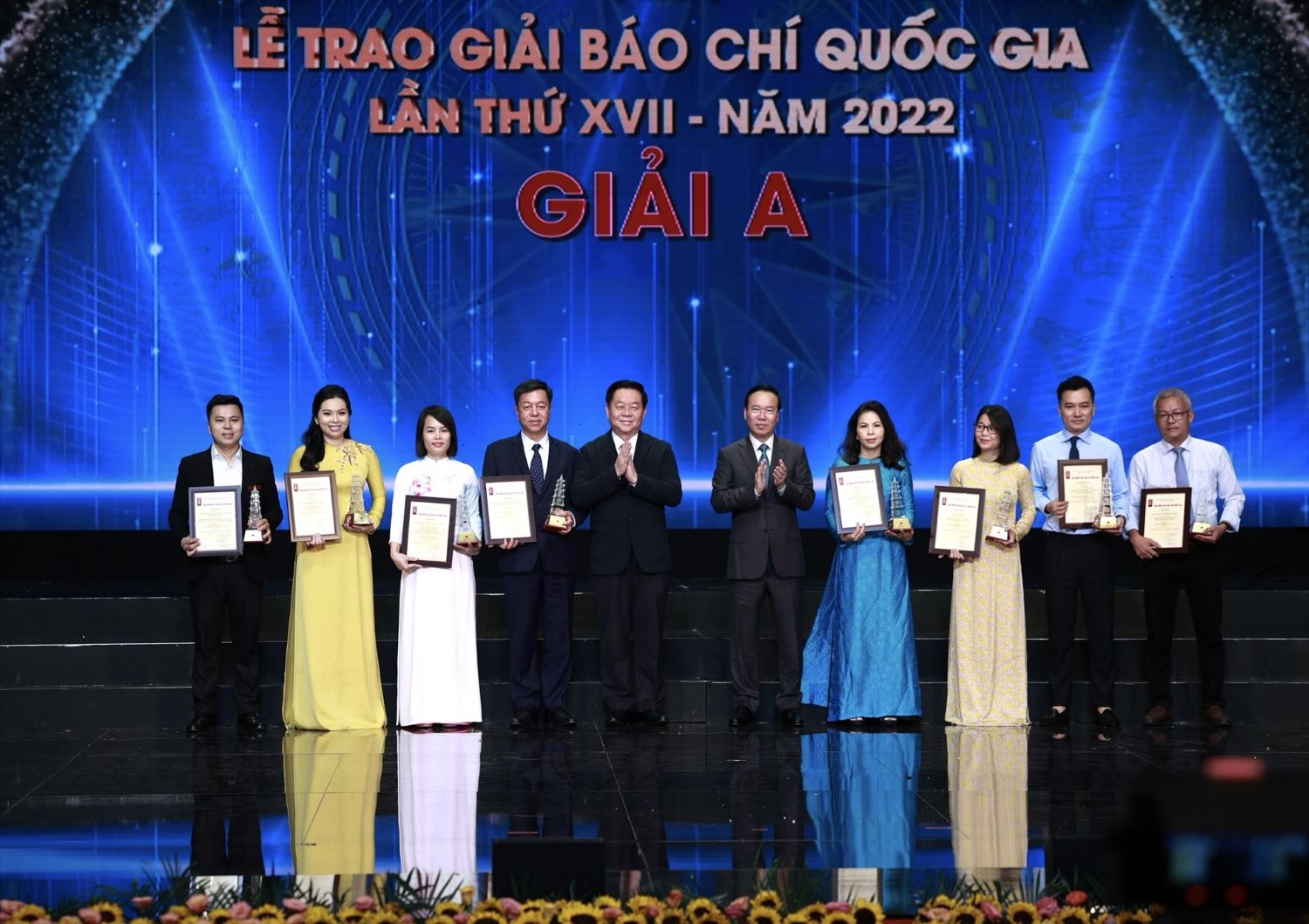 Nhiệm vụ của báo chí là phục vụ nhân dân, phục vụ cách mạng Nhiệm vụ của báo chí là phục vụ nhân dân, phục vụ cách mạng
