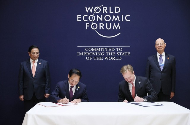 Thủ tướng Phạm Minh Chính đề nghị WEF giúp Việt Nam thu hút đầu tư chất lượng cao Thủ tướng Phạm Minh Chính đề nghị WEF giúp Việt Nam thu hút đầu tư chất lượng cao