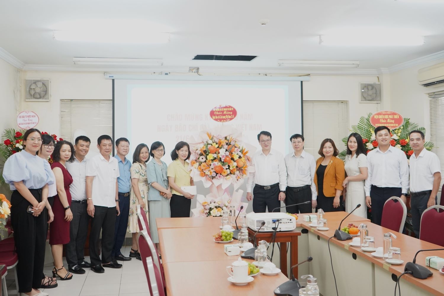 Thứ trưởng Trần Quốc Phương chúc Tạp chí Kinh tế và Dự báo ngày càng lớn mạnh
