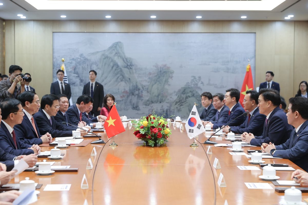 Thủ tướng đề nghị Hàn Quốc hỗ trợ Việt Nam đào tạo nguồn nhân lực trong lĩnh vực bán dẫn