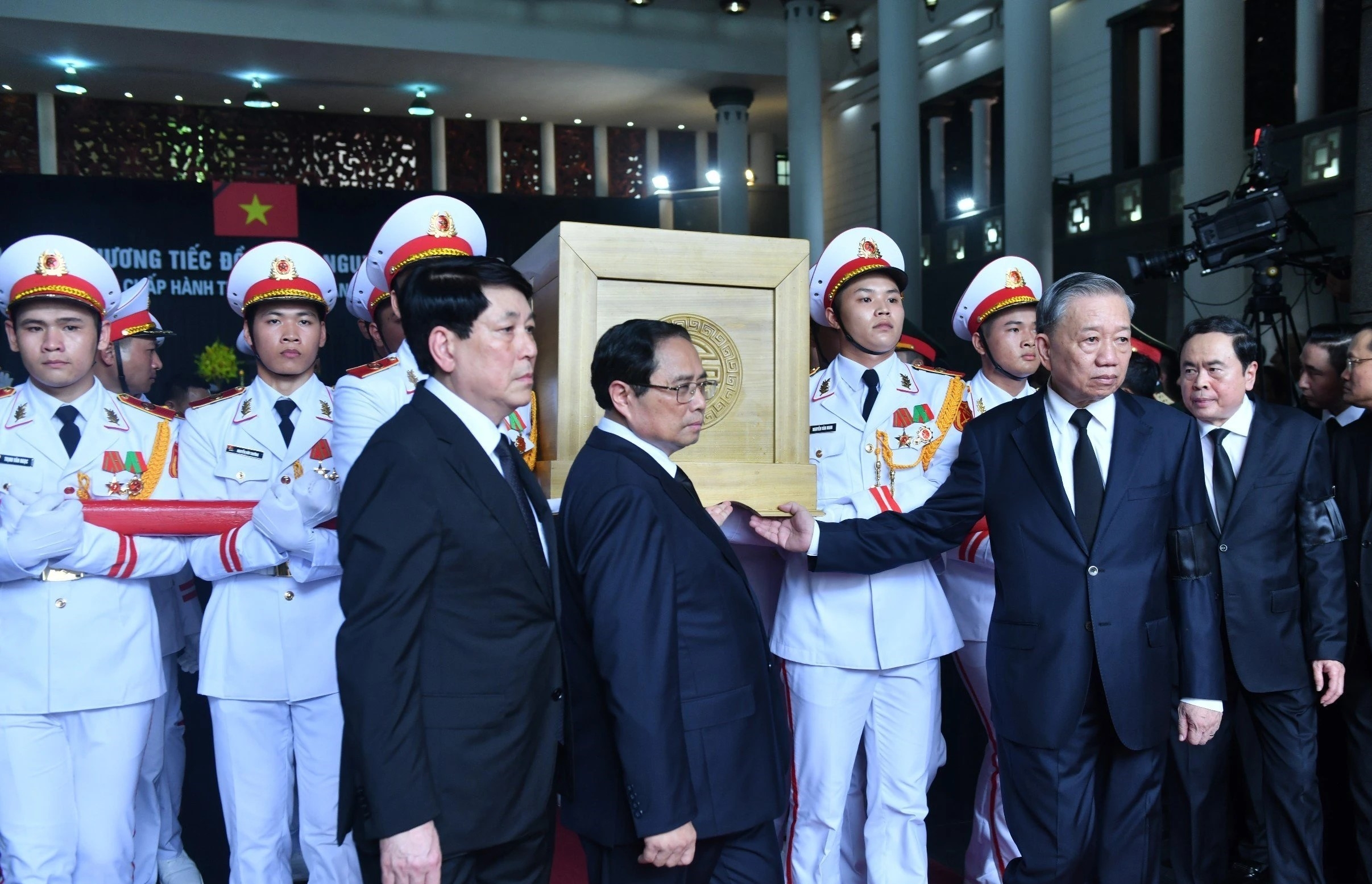 Nhà tư tưởng Nguyễn Phú Trọng, ngọn cờ lý luận của Đảng đã làm sáng tỏ lý luận về chủ nghĩa xã hội và con đường đi lên chủ nghĩa xã hội ở Việt Nam Nhà tư tưởng Nguyễn Phú Trọng, ngọn cờ lý luận của Đảng đã làm sáng tỏ lý luận về chủ nghĩa xã hội và con đường đi lên chủ nghĩa xã hội ở Việt Nam