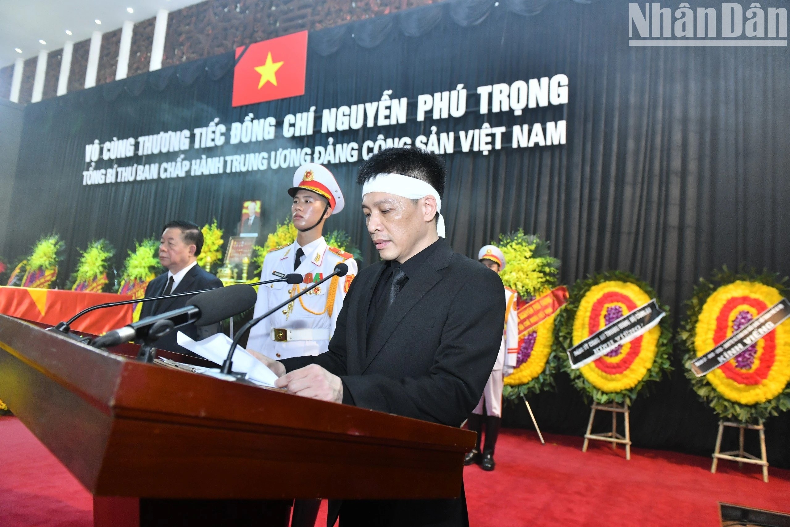 Nhà tư tưởng Nguyễn Phú Trọng, ngọn cờ lý luận của Đảng đã làm sáng tỏ lý luận về chủ nghĩa xã hội và con đường đi lên chủ nghĩa xã hội ở Việt Nam Nhà tư tưởng Nguyễn Phú Trọng, ngọn cờ lý luận của Đảng đã làm sáng tỏ lý luận về chủ nghĩa xã hội và con đường đi lên chủ nghĩa xã hội ở Việt Nam