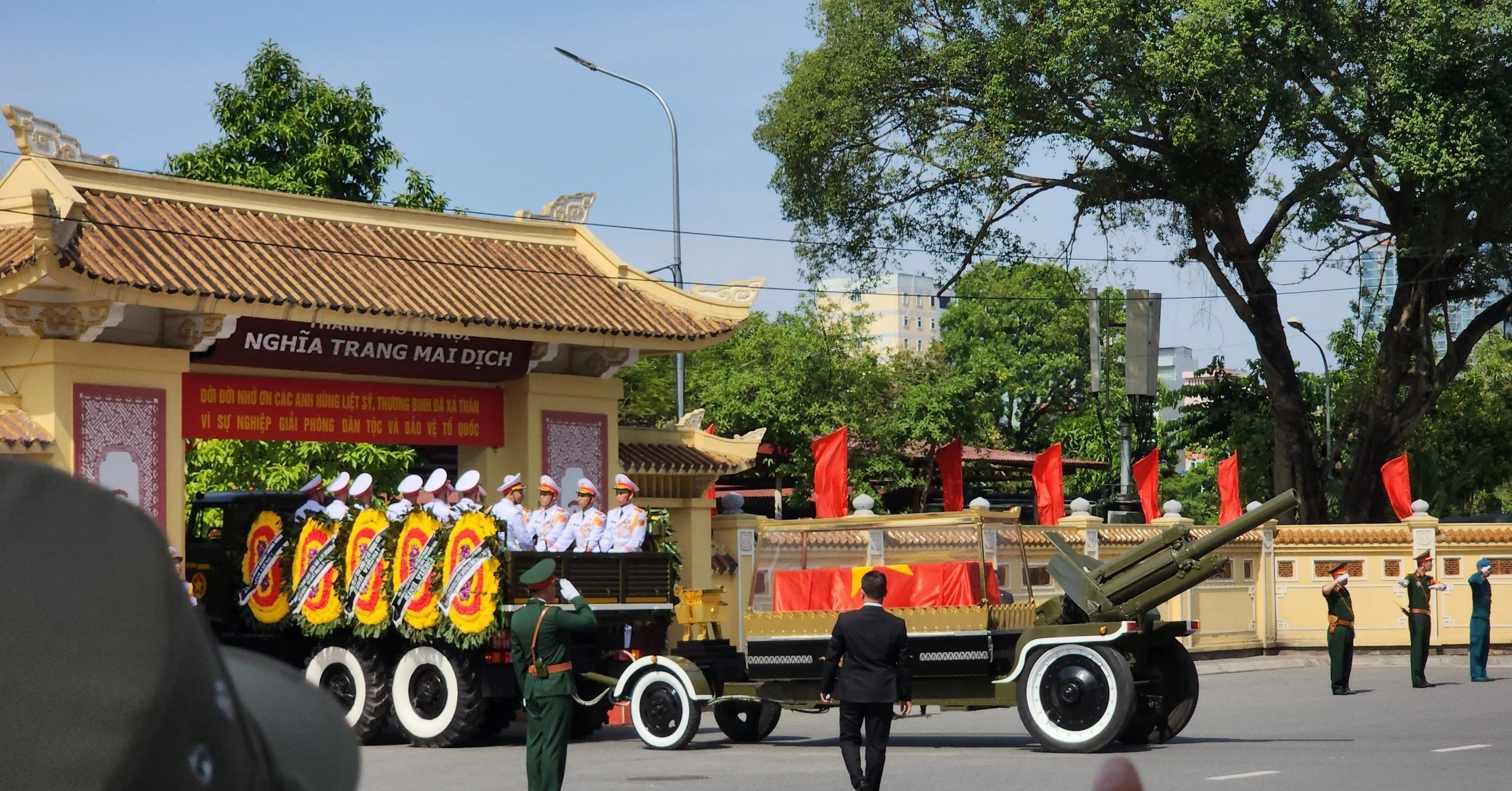 Nhà tư tưởng Nguyễn Phú Trọng, ngọn cờ lý luận của Đảng đã làm sáng tỏ lý luận về chủ nghĩa xã hội và con đường đi lên chủ nghĩa xã hội ở Việt Nam Nhà tư tưởng Nguyễn Phú Trọng, ngọn cờ lý luận của Đảng đã làm sáng tỏ lý luận về chủ nghĩa xã hội và con đường đi lên chủ nghĩa xã hội ở Việt Nam