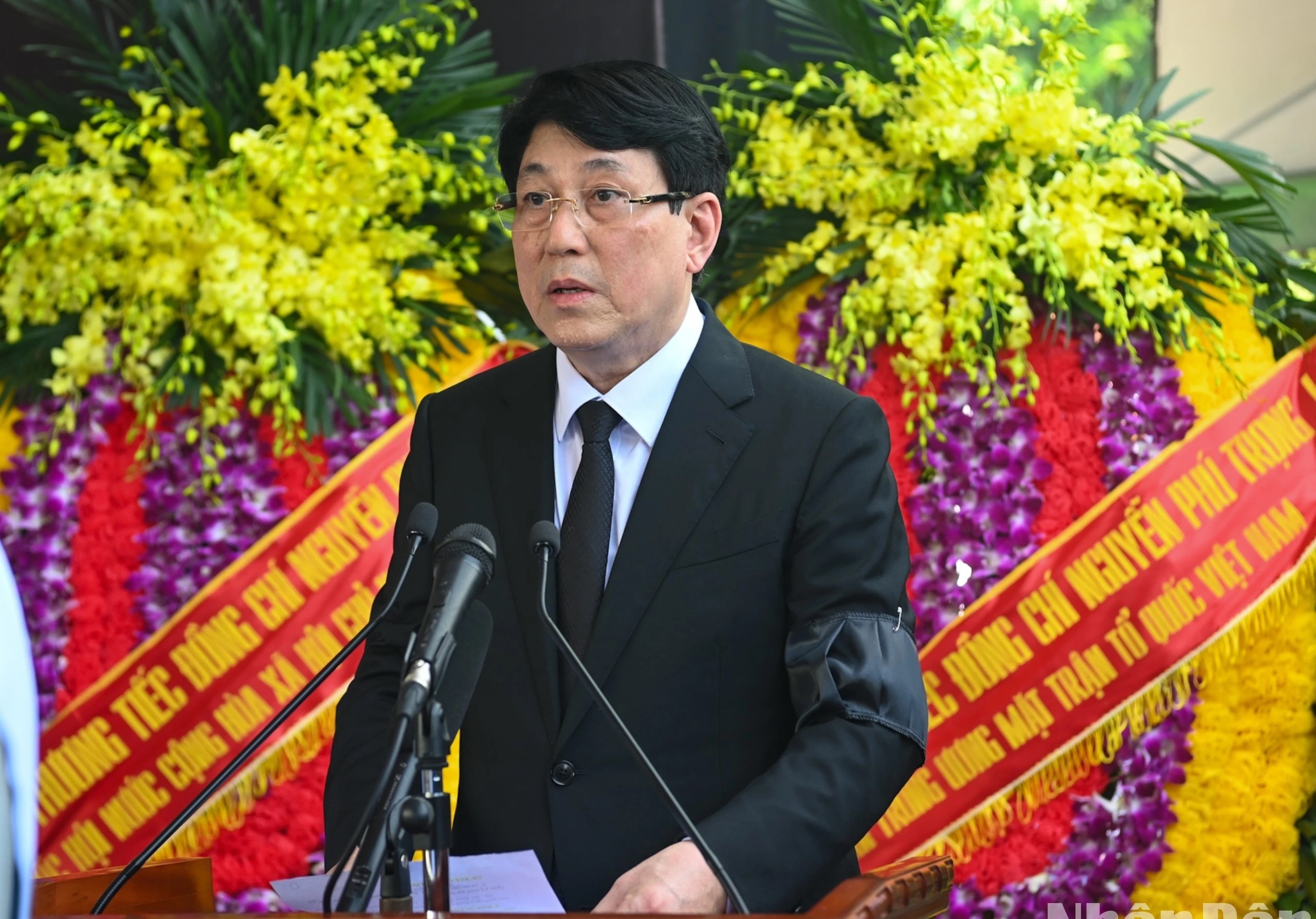 Nhà tư tưởng Nguyễn Phú Trọng, ngọn cờ lý luận của Đảng đã làm sáng tỏ lý luận về chủ nghĩa xã hội và con đường đi lên chủ nghĩa xã hội ở Việt Nam Nhà tư tưởng Nguyễn Phú Trọng, ngọn cờ lý luận của Đảng đã làm sáng tỏ lý luận về chủ nghĩa xã hội và con đường đi lên chủ nghĩa xã hội ở Việt Nam