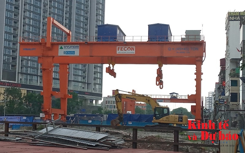 Cán bộ kho bạc được yêu cầu không hách dịch trong giải quyết công việc Cán bộ kho bạc tuyệt đối không được hách dịch, sách nhiễu trong giải quyết công việc