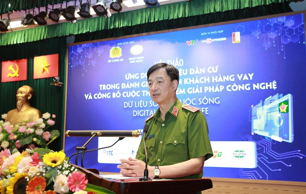 Tìm giải pháp thúc đẩy ứng dụng dữ liệu dân cư trong đánh giá khả tín khách hàng vay Tìm giải pháp thúc đẩy ứng dụng dữ liệu dân cư trong đánh giá khả tín khách hàng vay