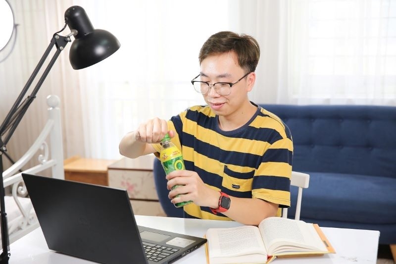Thí sinh đếm từng giờ chờ công bố điểm chuẩn, mất ăn mất ngủ vì lo lắng Thí sinh đếm từng giờ chờ công bố điểm chuẩn, mất ăn mất ngủ vì lo lắng