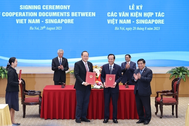 Thủ tướng Phạm Minh Chính và Thủ tướng Lý Hiển Long trao đổi thực chất về các biện pháp nhằm tạo đột phá trong quan hệ hai nước