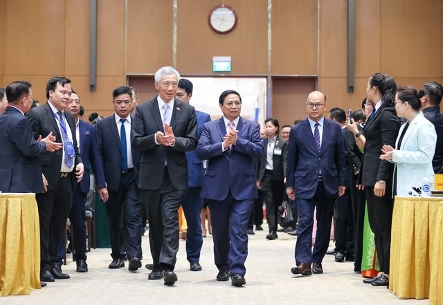 Hợp tác kinh tế - đầu tư - thương mại là trụ cột chiếm vị trí quan trọng nhất trong mối quan hệ đối tác chiến lược Việt Nam-Singapore Hợp tác kinh tế - đầu tư - thương mại là trụ cột chiếm vị trí quan trọng nhất trong mối quan hệ đối tác chiến lược Việt Nam-Singapore