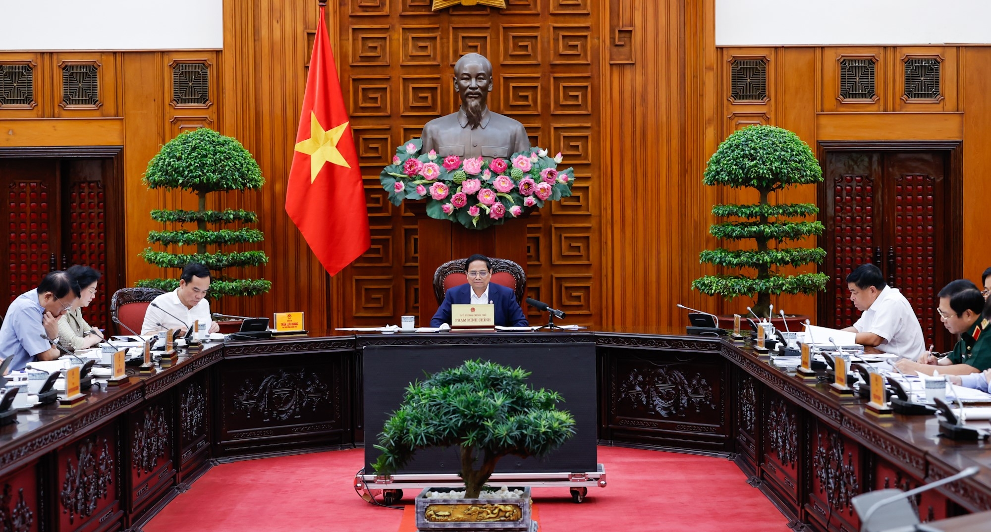 Đề xuất các định hướng, giải pháp kiện toàn cơ cấu tổ chức của Chính phủ theo hướng tinh gọn, giảm tầng nấc trung gian Đề xuất các định hướng, giải pháp kiện toàn cơ cấu tổ chức của Chính phủ theo hướng tinh gọn, giảm tầng nấc trung gian