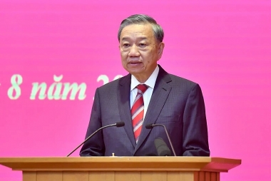Tổng Bí thư, Chủ tịch nước Tô Lâm trao quyết định phân công Trưởng Ban Kinh tế Trung ương và Trưởng Ban Dân vận Trung ương