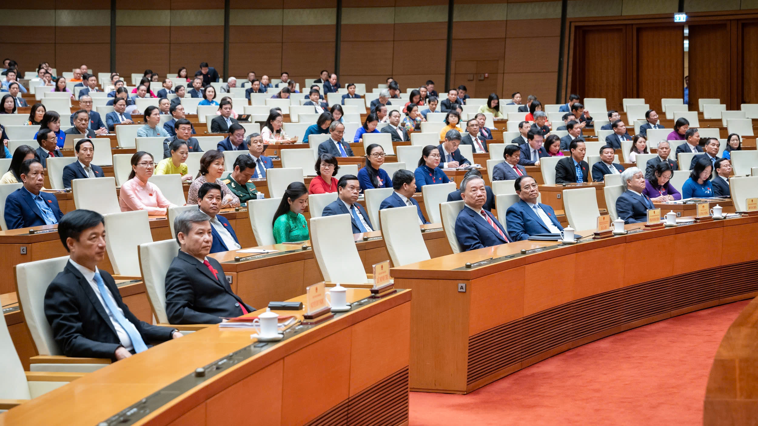 Quốc hội phê chuẩn bổ nhiệm các ông Nguyễn Hòa Bình, Hồ Đức Phớc và Bùi Thanh Sơn giữ chức Phó Thủ tướng