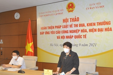 Sửa Luật Thi đua, khen thưởng, đừng nặng “khen”, nhẹ “thưởng”