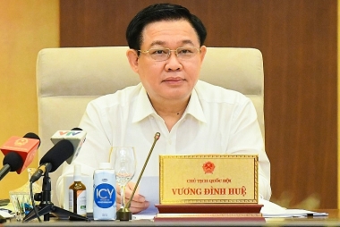 Chi cho họp hành, đi nước ngoài vẫn còn lãng phí…