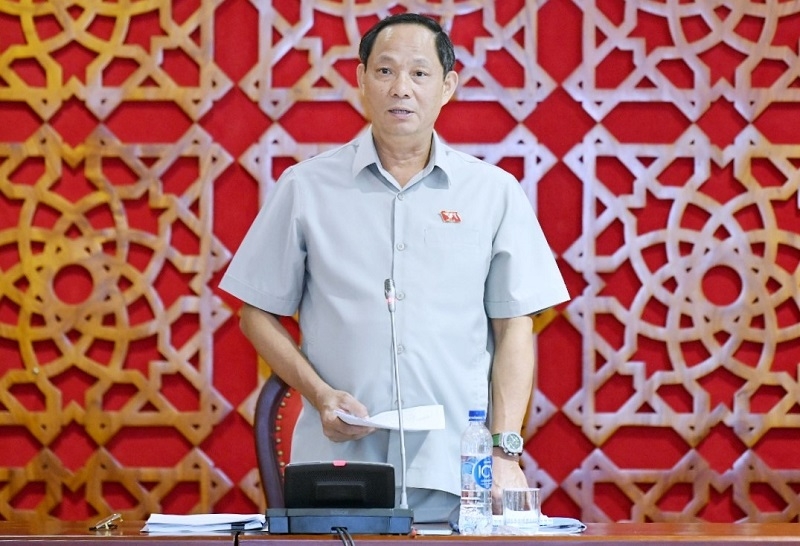 Còn hình thức trong thực hành tiết kiệm, chống lãng phí Còn hình thức trong thực hành tiết kiệm, chống lãng phí