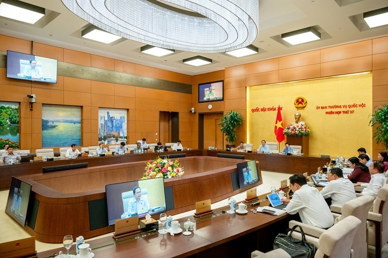 Kịp thời phát hiện, xử lý những quy định có dấu hiệu sơ hở, cài cắm “lợi ích nhóm” trong xây dựng pháp luật Kịp thời phát hiện, xử lý những quy định có dấu hiệu sơ hở, cài cắm “lợi ích nhóm” trong xây dựng pháp luật