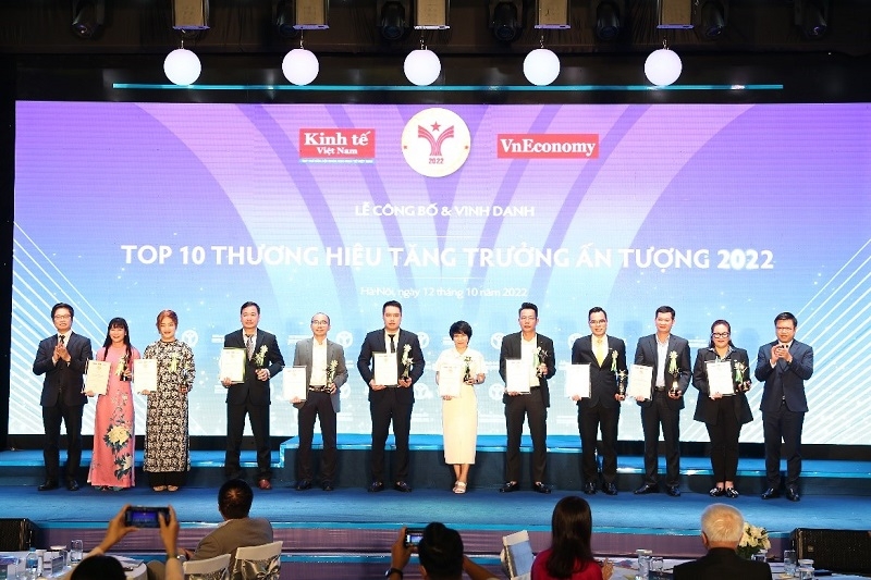 Chứng khoán DNSE nhận giải thưởng Top 10 thương hiệu tăng trưởng ấn tượng 2022