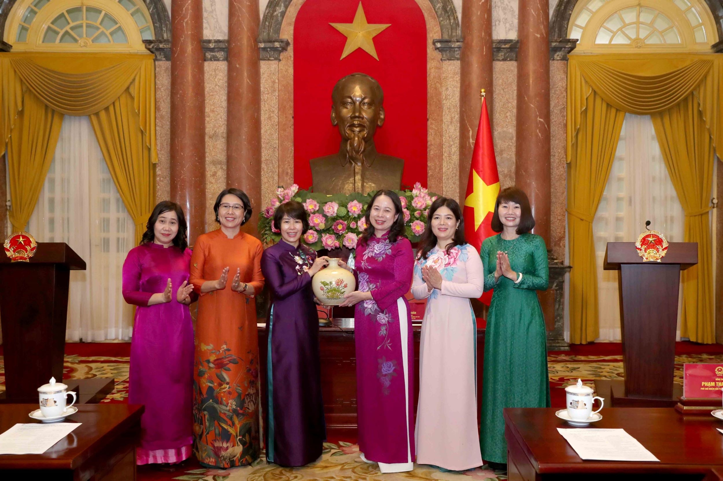 Phụ nữ ngành Kế hoạch và Đầu tư cần có những đề xuất, hoạch định chính sách ngày càng nhân văn Phụ nữ ngành Kế hoạch và Đầu tư cần có những đề xuất, hoạch định chính sách ngày càng nhân văn