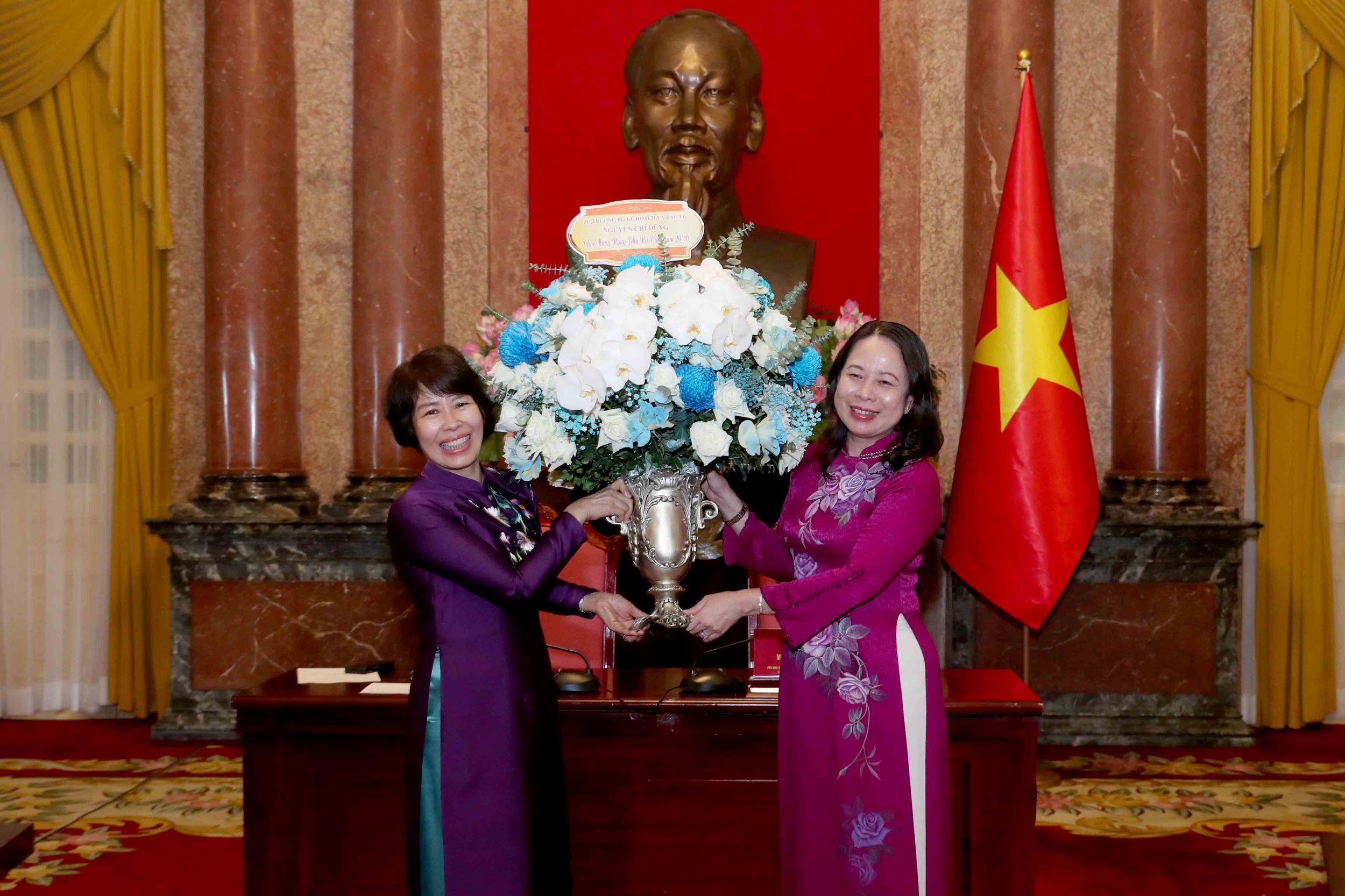 Phụ nữ ngành Kế hoạch và Đầu tư cần có những đề xuất, hoạch định chính sách ngày càng nhân văn Phụ nữ ngành Kế hoạch và Đầu tư cần có những đề xuất, hoạch định chính sách ngày càng nhân văn