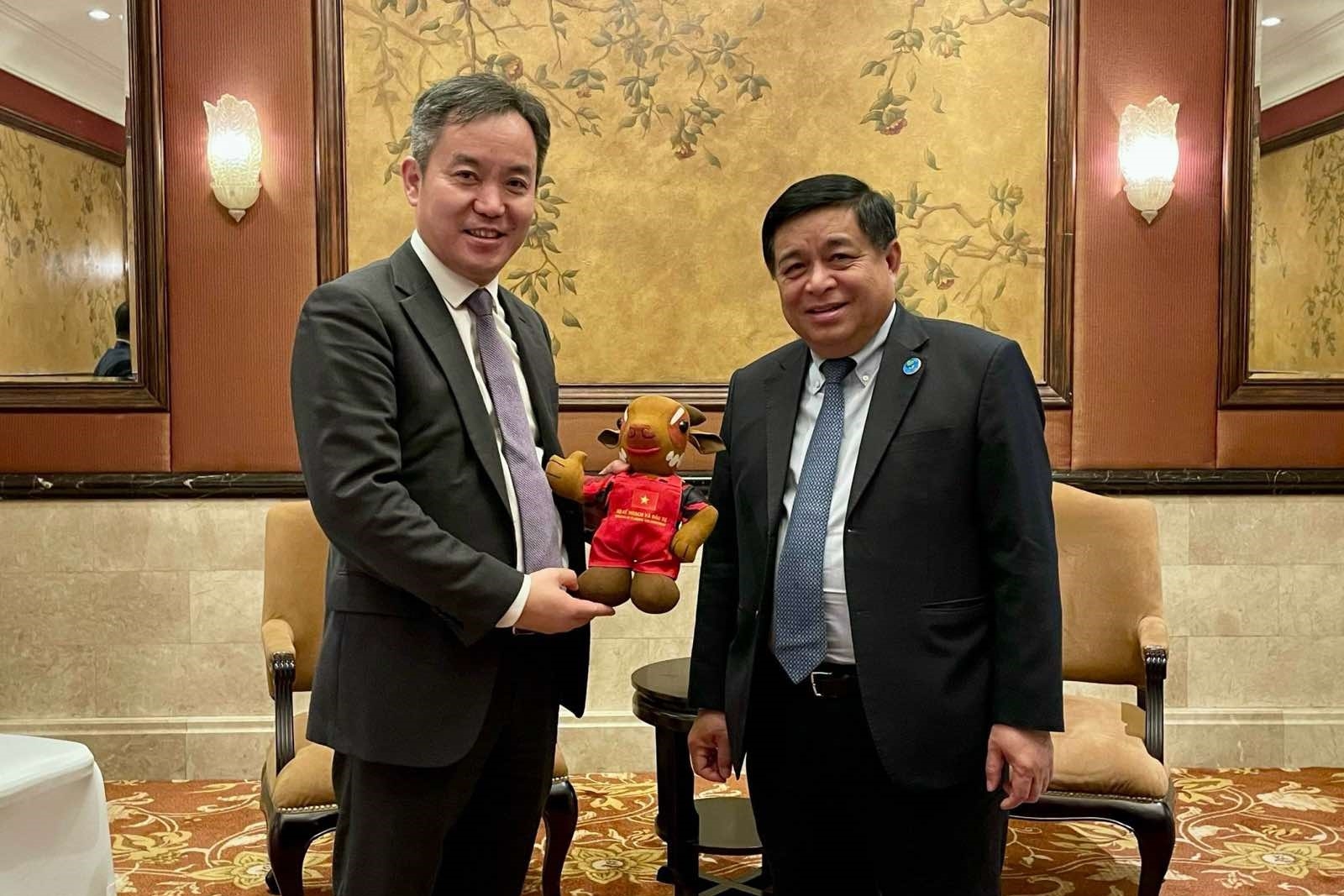 Bộ trưởng Nguyễn Chí Dũng làm việc với tập đoàn xây dựng giao thông Trung Quốc Bộ trưởng Nguyễn Chí Dũng làm việc với tập đoàn xây dựng giao thông Trung Quốc