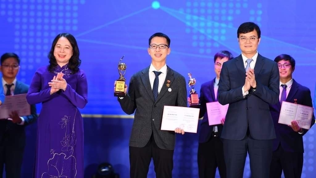 Giải thưởng Quả cầu vàng tìm ra 10 chủ nhân mới với sự đồng hành của Tân Hiệp Phát Giải thưởng Quả cầu vàng tìm ra 10 chủ nhân mới với sự đồng hành của Tân Hiệp Phát