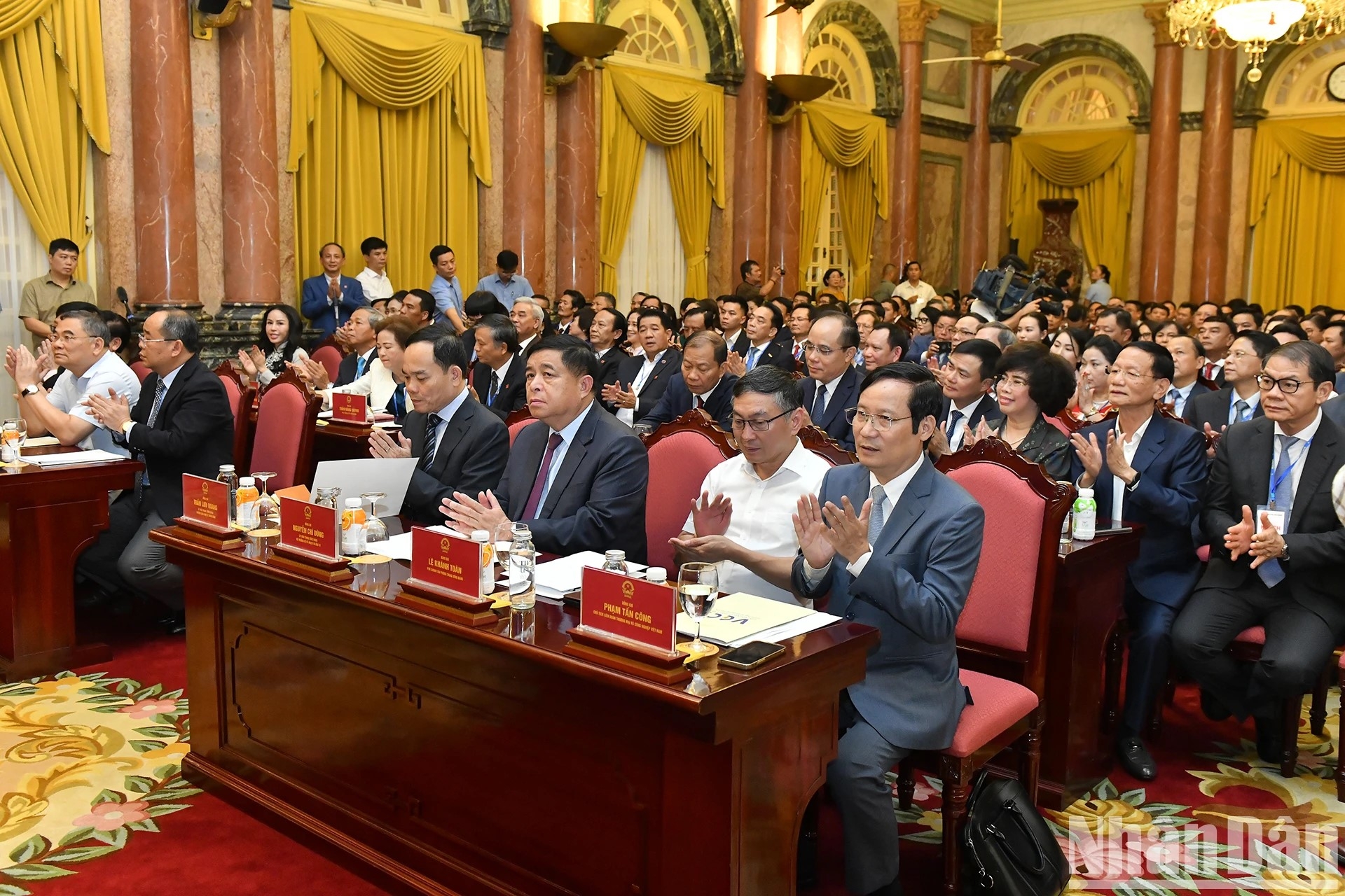 Khu vực doanh nghiệp sẽ đóng vai trò lớn hơn nữa, quan trọng hơn nữa cho sự thịnh vượng của quốc gia Khu vực doanh nghiệp sẽ đóng vai trò lớn hơn nữa, quan trọng hơn nữa cho sự thịnh vượng của quốc gia