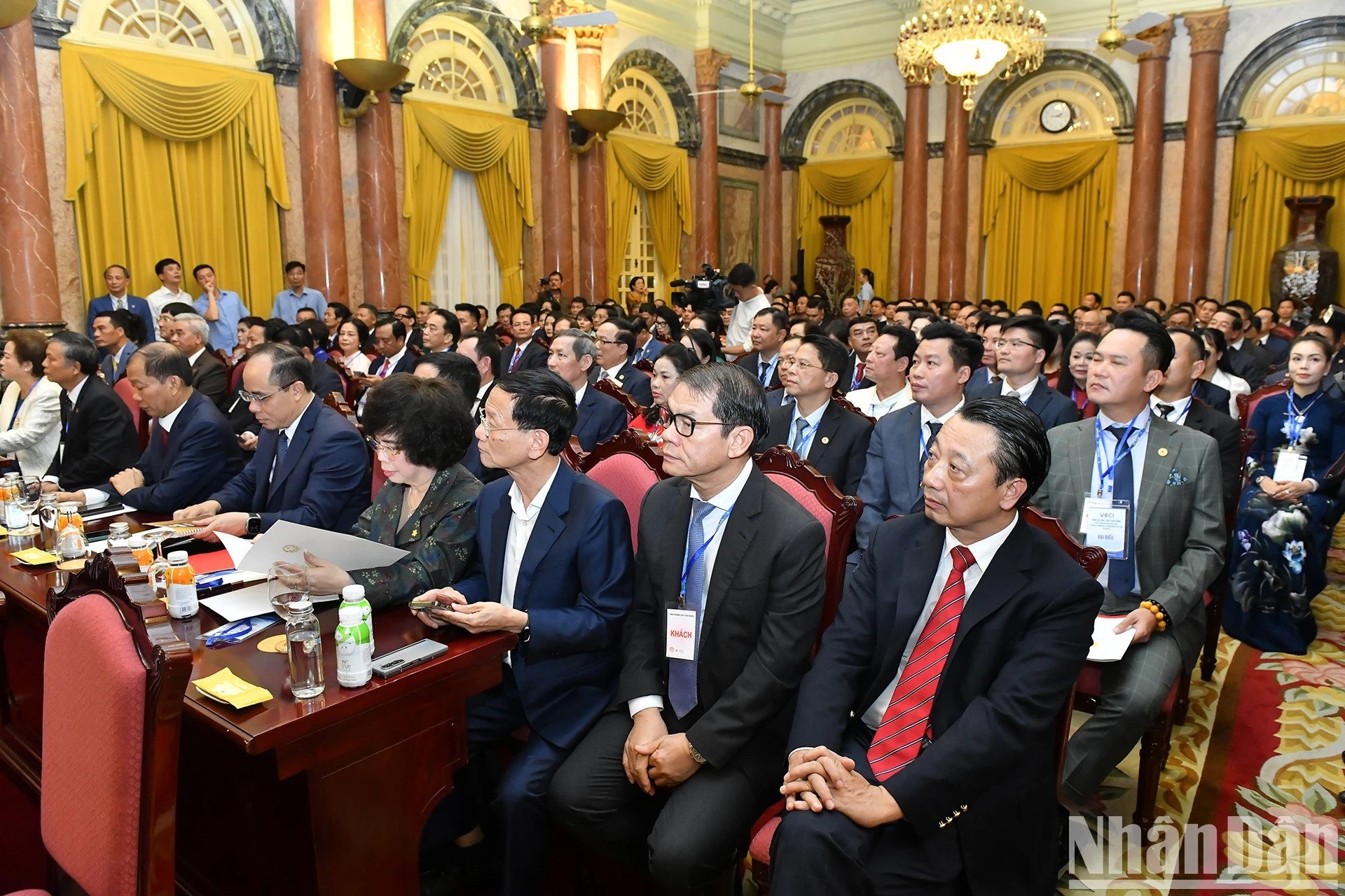 Khu vực doanh nghiệp sẽ đóng vai trò lớn hơn nữa, quan trọng hơn nữa cho sự thịnh vượng của quốc gia Khu vực doanh nghiệp sẽ đóng vai trò lớn hơn nữa, quan trọng hơn nữa cho sự thịnh vượng của quốc gia