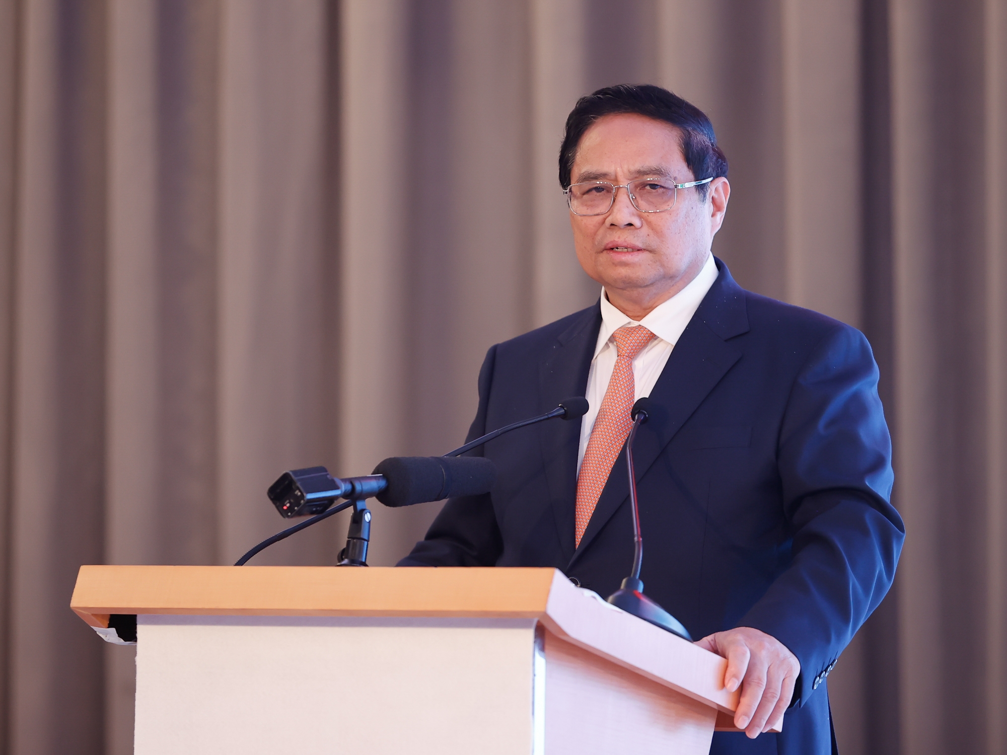 Việt Nam là nền kinh tế năng động, có vị trí chiến lược, là một đối tác then chốt của UAE Việt Nam là nền kinh tế năng động, có vị trí chiến lược, là một đối tác then chốt của UAE