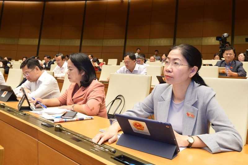Công dân có thể được dự thính các phiên họp công khai của Quốc hội Công dân có thể được dự thính các phiên họp công khai của Quốc hội