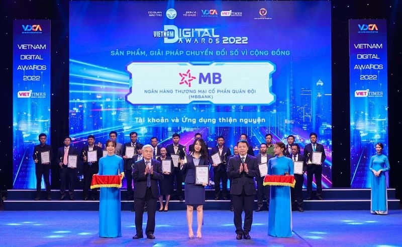 MB thắng lớn tại giải thưởng Chuyển đổi số Việt Nam 2022 MB thắng lớn tại giải thưởng Chuyển đổi số Việt Nam 2022