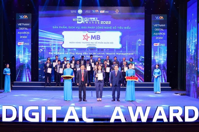 MB thắng lớn tại giải thưởng Chuyển đổi số Việt Nam 2022 MB thắng lớn tại giải thưởng Chuyển đổi số Việt Nam 2022