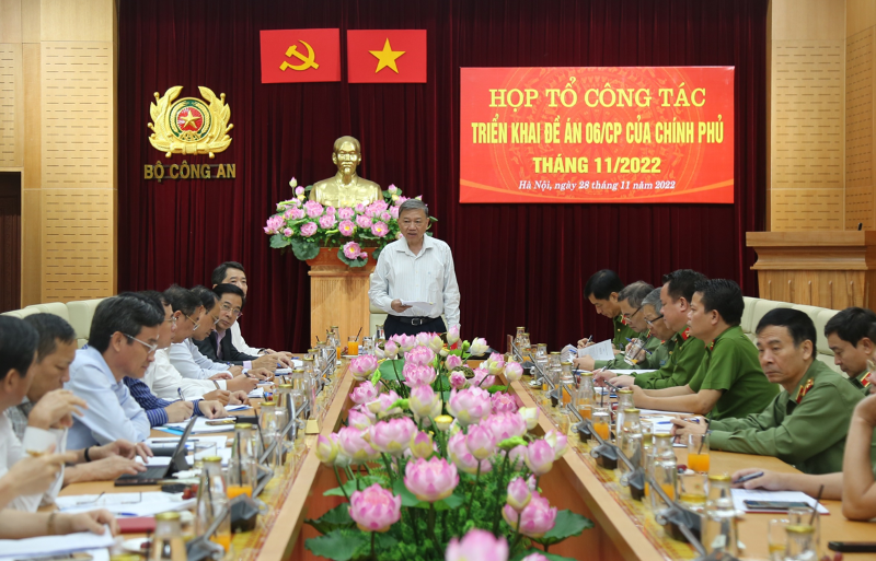 Khẩn trương hoàn thiện pháp lý để bỏ sổ hộ khẩu giấy từ ngày 01/01/2023 Khẩn trương hoàn thiện pháp lý để bỏ sổ hộ khẩu giấy từ ngày 01/01/2023