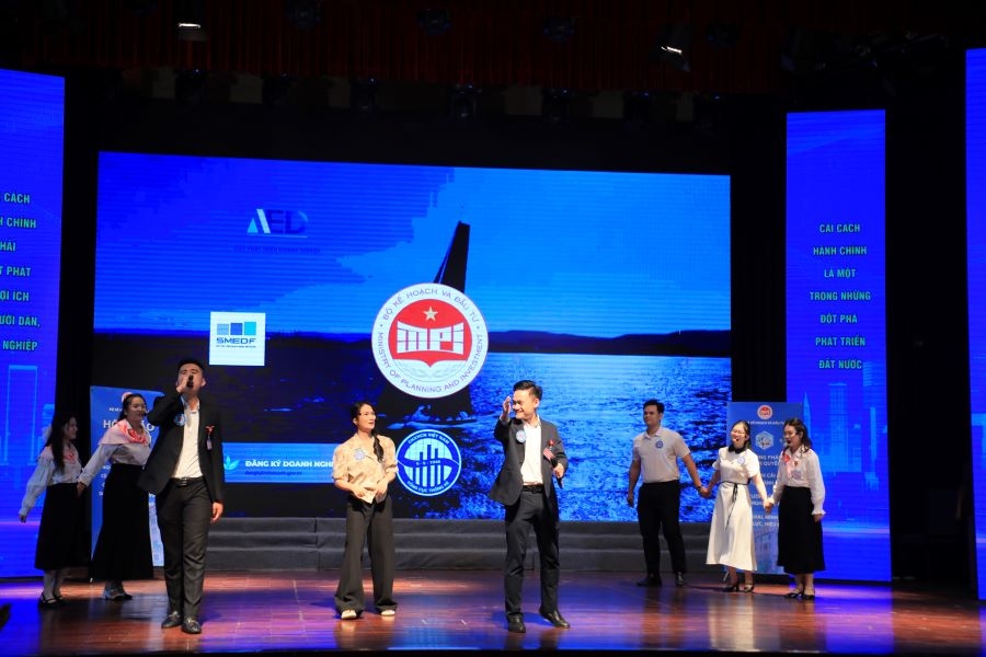Hội thi "Giới thiệu mô hình và thuyết minh ý tưởng cải cách hành chính" là một điểm nhấn trong công cuộc đổi mới cải cách hành chính Hội thi "Giới thiệu mô hình và thuyết minh ý tưởng cải cách hành chính" là một điểm nhấn trong công cuộc đổi mới cải cách hành chính