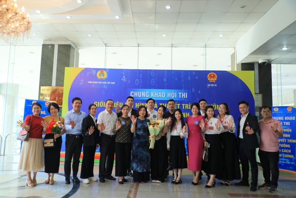 Hội thi "Giới thiệu mô hình và thuyết minh ý tưởng cải cách hành chính" là một điểm nhấn trong công cuộc đổi mới cải cách hành chính Hội thi "Giới thiệu mô hình và thuyết minh ý tưởng cải cách hành chính" là một điểm nhấn trong công cuộc đổi mới cải cách hành chính
