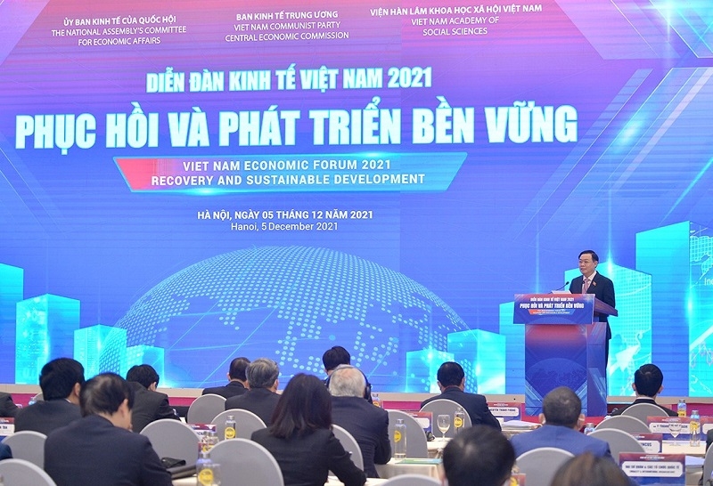 “Chúng ta phải có ý thức đứng trên đôi chân của mình…” “Chúng ta phải có ý thức đứng trên đôi chân của mình…”