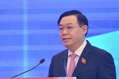 “Chúng ta phải có ý thức đứng trên đôi chân của mình…”