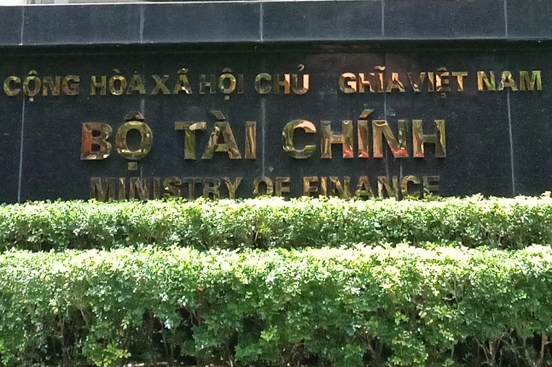 Nhân viên ngân hàng ép khách hàng mua bảo hiểm, Bộ Tài chính nói gì?