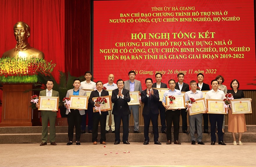 Agribank đồng hành cùng hỗ trợ xây dựng nhà ở cho người có công, cựu chiến binh nghèo, hộ nghèo có khó khăn về nhà ở trên địa bàn Hà Giang Agribank đồng hành cùng hỗ trợ xây dựng nhà ở cho người có công, cựu chiến binh nghèo, hộ nghèo có khó khăn về nhà ở trên địa bàn Hà Giang