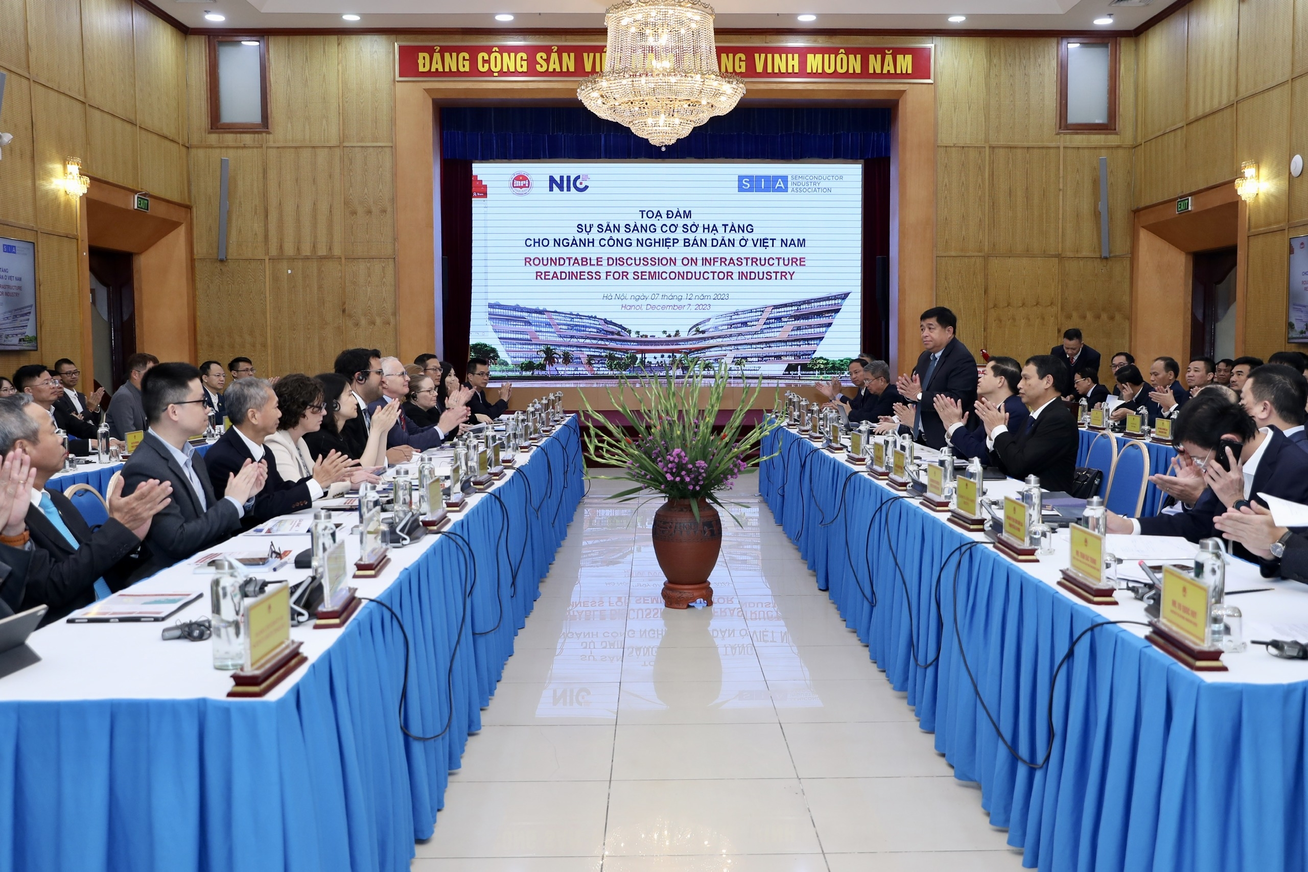 Việt Nam đã chuẩn bị những điều kiện tốt nhất về hạ tầng, đáp ứng được các yêu cầu của ngành công nghiệp bán dẫn