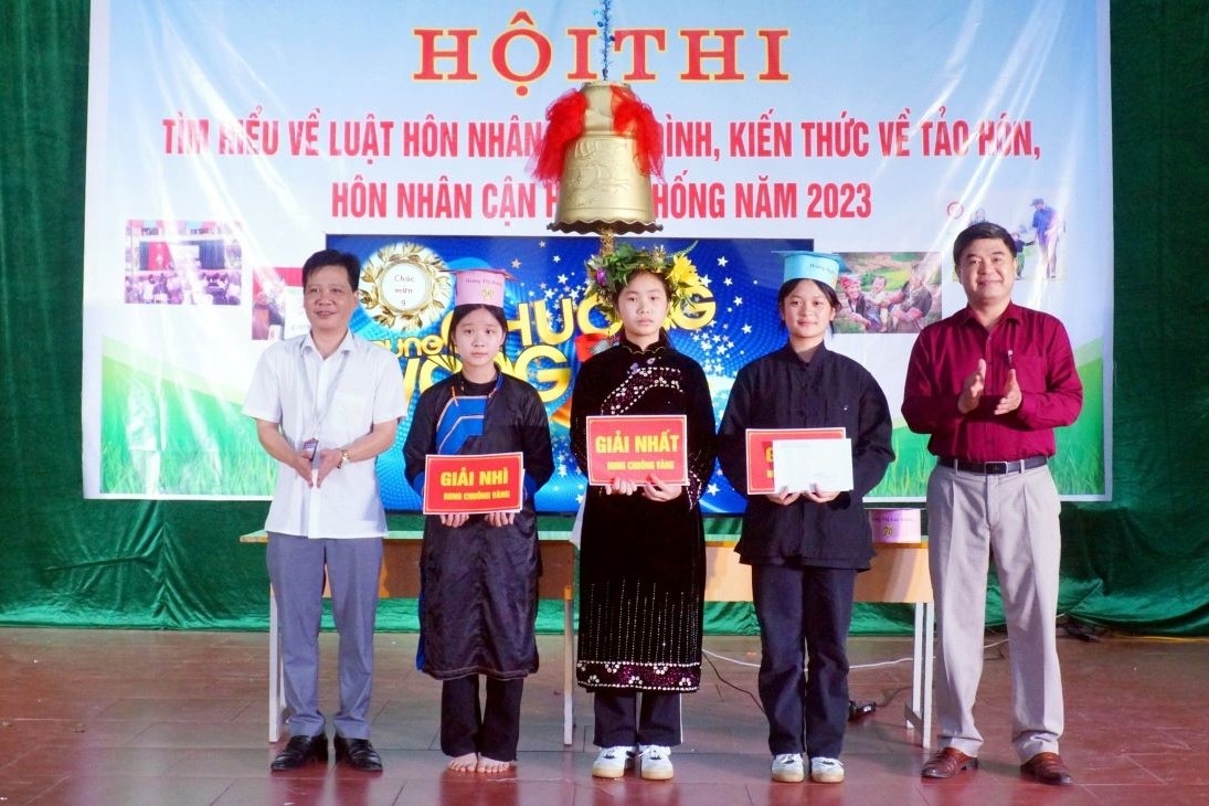 Trường phổ thông dân tộc nội trú Chợ Đồn Trường phổ thông dân tộc nội trú Chợ Đồn