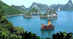 Nâng cao năng lực cạnh tranh điểm đến du lịch Hạ Long