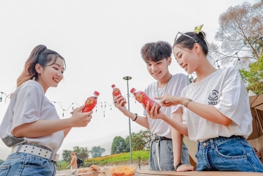 Người trẻ tiết lộ món đồ uống giúp luôn tươi mát khi “cháy phố” trước kỳ nghỉ lễ