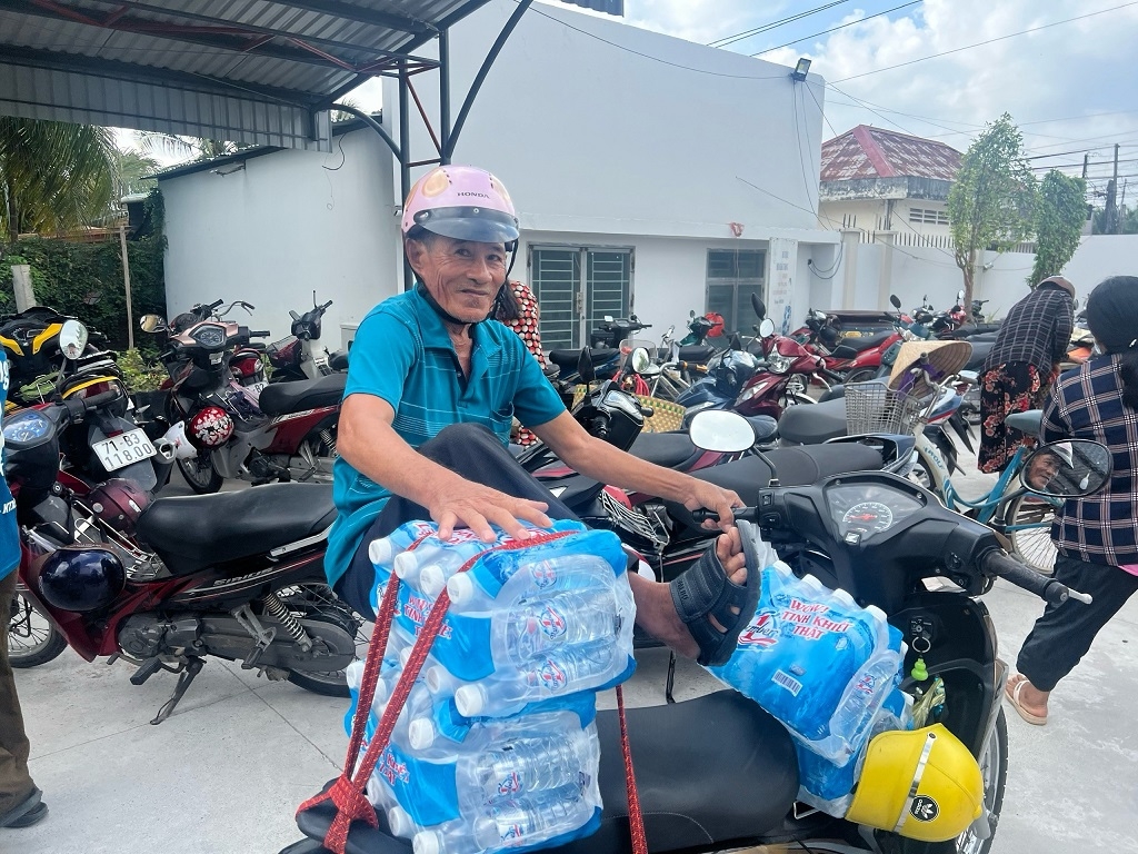 “Giọt nước nghĩa tình”: Chung tay hướng về bà con người dân Bến Tre, Tiền Giang giữa cao điểm hạn mặn “Giọt nước nghĩa tình”: Chung tay hướng về bà con người dân Bến Tre, Tiền Giang giữa cao điểm hạn mặn