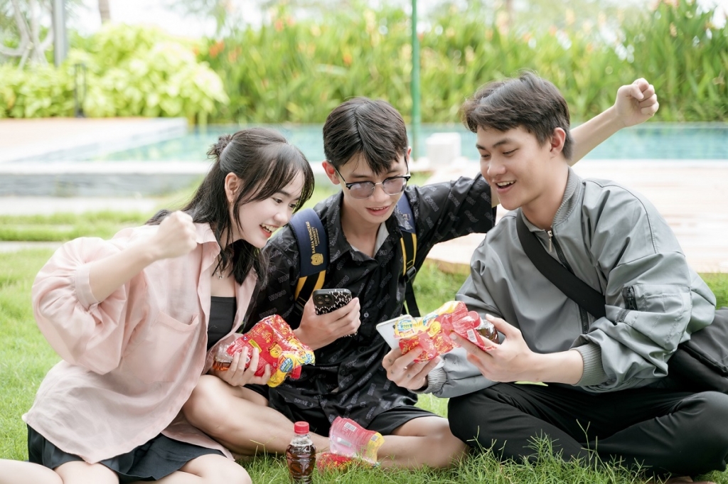 Sĩ tử háo hức săn 9 miếng vàng cùng Trà Dr Thanh khi chờ điểm thi tốt nghiệp Sĩ tử háo hức săn 9 miếng vàng cùng Trà Dr Thanh khi chờ điểm thi tốt nghiệp