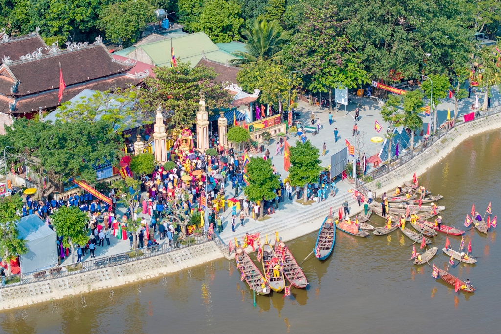 Các nhân tố ảnh hưởng tới quyết định lựa chọn điểm đến du lịch tâm linh tại Nghệ An
